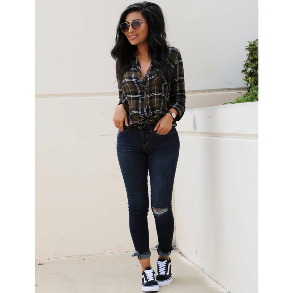 NEW Sneak Peek Nasty Gal Distressed Skinny Jean